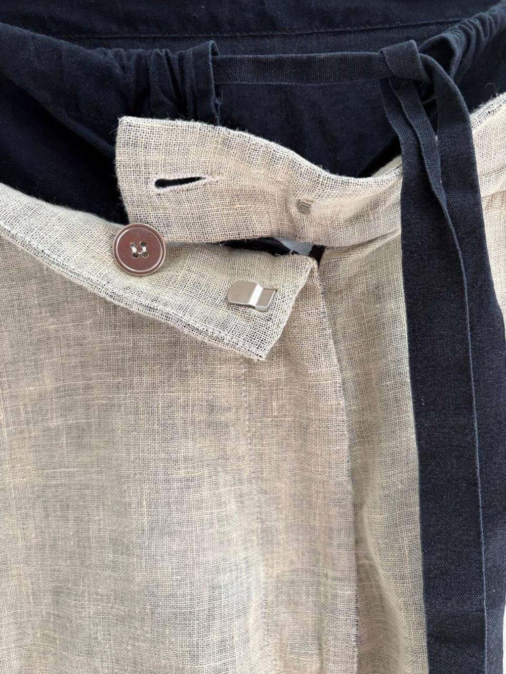Maison Martin Margiela Black and White MM6 Branded Label Detail - Picture 3 of 6
